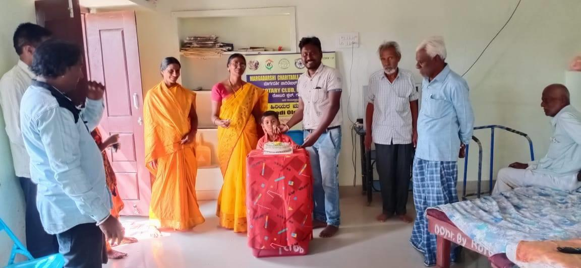 https://1ngo.sgp1.digitaloceanspaces.com/media/mdct/1NGO-00258-Margadarshi Charitable Trust, Kalaburgi-Activities-Birthday celebration at Old age home.png